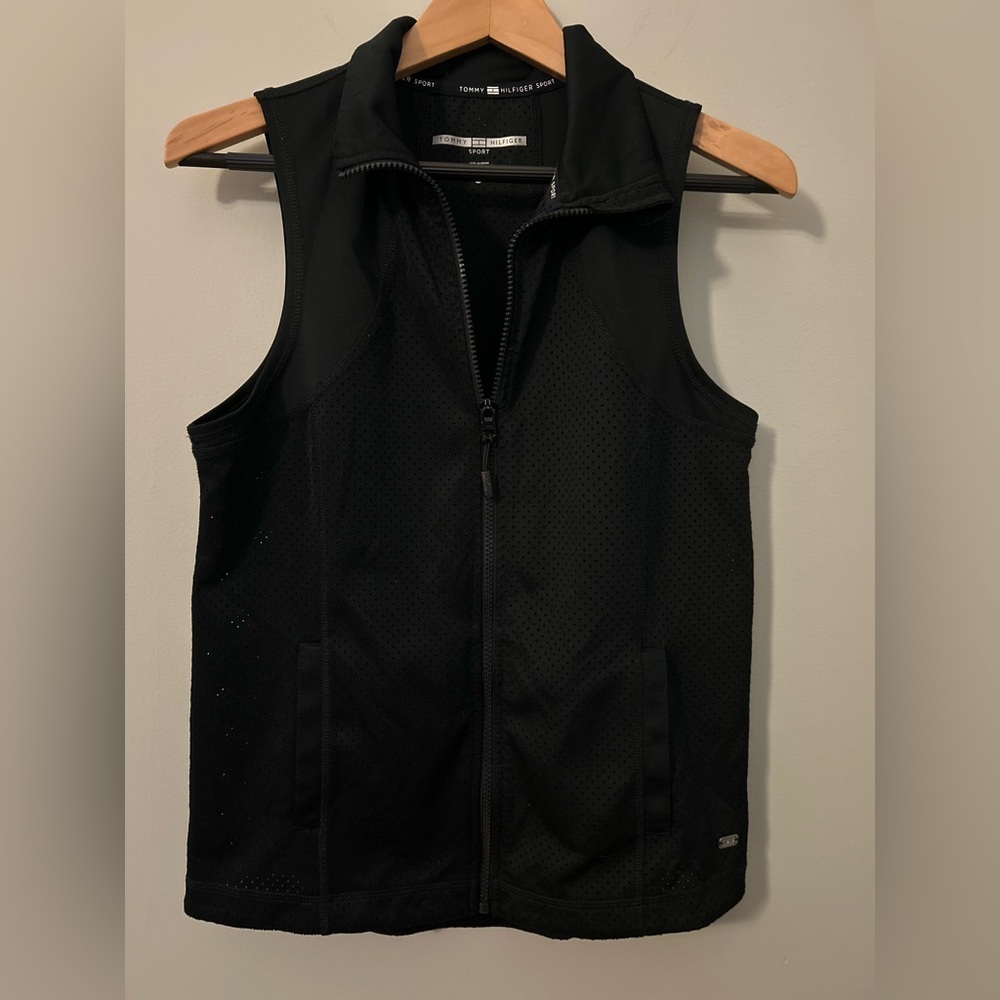 Tommy Hilfiger Sport Women’s Black Mesh Lightweight Vest, Size Medium